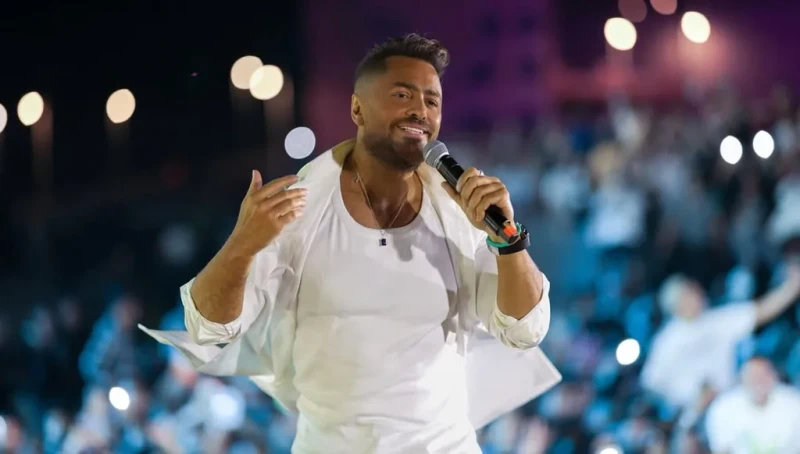 تامر حسني يواسي (فيديو)