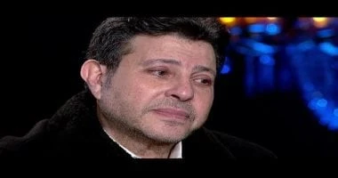 بدأت بجراحة فى العمود الفقرى والقولون.. رحلة هانى شاكر مع المرض من مصر إلى فرنسا.. أزمة يناير الصحية تنتهى بجراحة عاجلة وسفر مفاجئ.. ومن التحسن لانتكاسة غير متوقعة تعيد المطرب الكبير لأجهزة التنفس الص