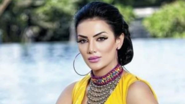 في حورية فرغلي تكشف تفاصيل أزمة اختراق حساباتها | خاص