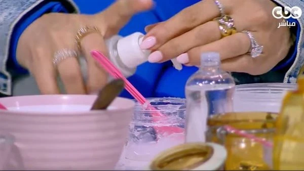 شاهد.. وصفات طبيعية للعناية بالبشرة قبل المكياج