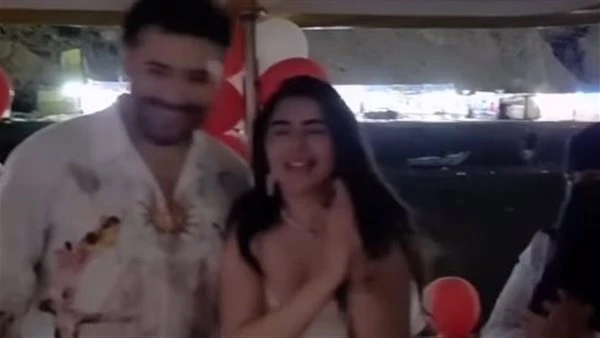 كل سنة واحنا مع بعض. يارا تامر تحتفل بعيد ميلاد مسلم في أجواء رومانسية| فيديو