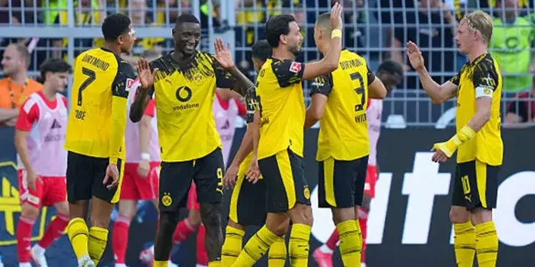 أسود دورتموند تلتهم شتوتجارت في الدوري الألماني