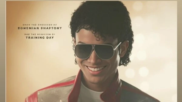 أسماء جلال تمازح جمهورها تفاصيل