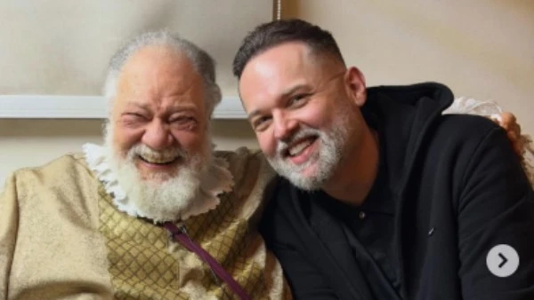 محمد محمود عبدالعزيز يوجه رسالة لـ يحيي الفخراني بعد عرض الملك لير: نادراً ما أكون سعيدًا في حضرة أي شخص غير والدي