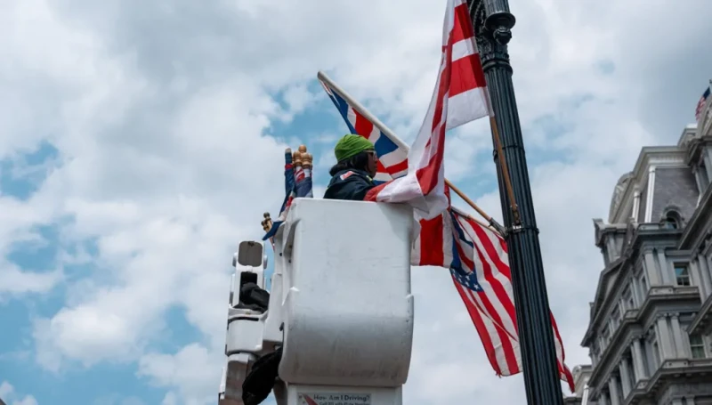 "أعلام خطأ" في استقبال الملك تشارلز قرب البيت الأبيض