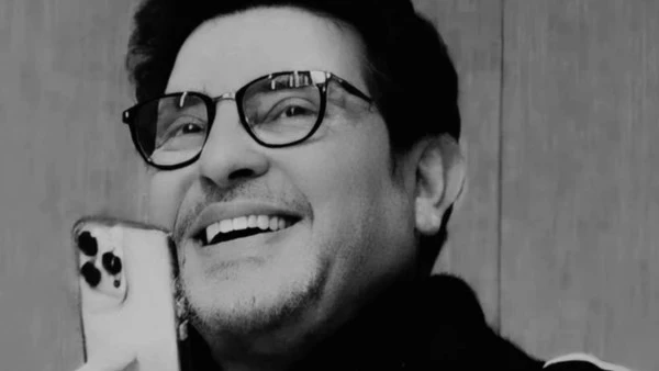 خالد سليم يشارك جمهوره الدعاء لهاني شاكر في وعكته الصحية