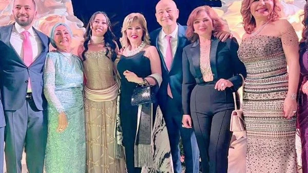 إلهام شاهين تهنئ لميس الحديدي صور