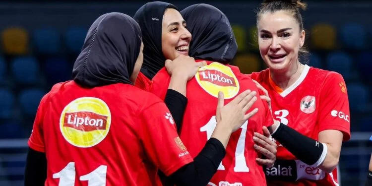 سيدات الأهلي يلقنّ بطل الكاميرون درساً في فنون الطائرة