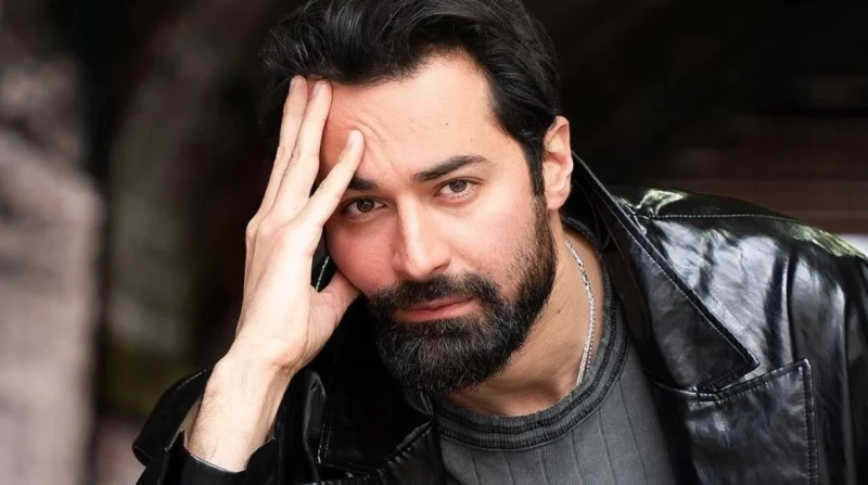 أحمد حاتم ساخرًا من أنباء زواجه: "خلف الكواليس والله"