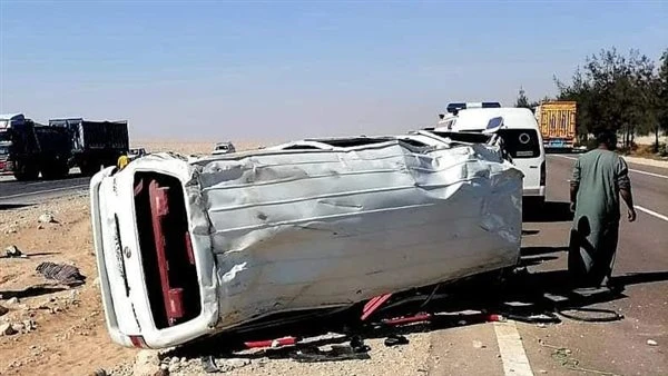 إصابة 5 أشخاص إثر انقلاب سيارة ميكروباص بالطريق الصحراوى بالعياط