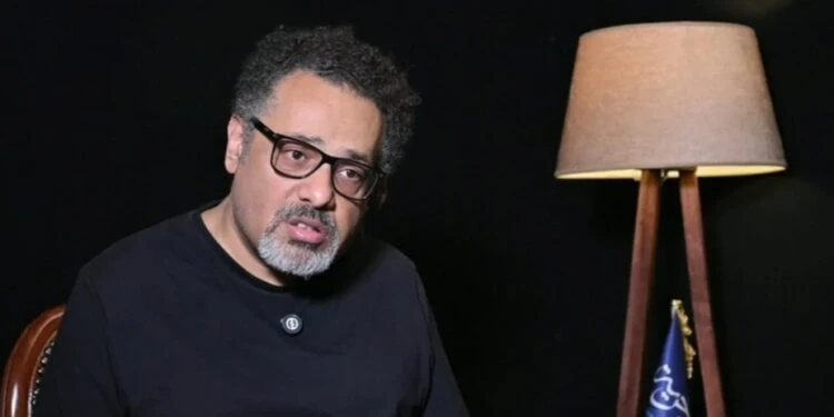 وائل عباس لـ””: تدخل الرئيس لحسم الملفات يكشف أزمات حقيقية في آليات عمل الحكومة