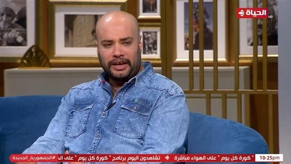 للحفاظ على حرمة الحياة الخاصة. منع التصوير في جنازة والد حاتم صلاح