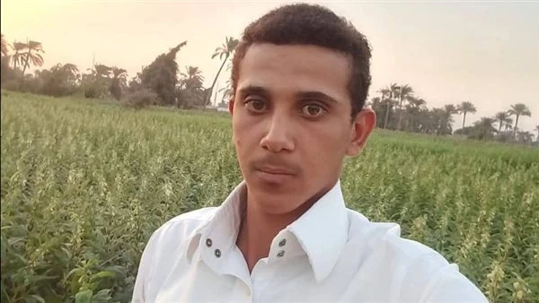 حادث مروع بالصف يودي بحياة شخصين .. ميكروباص يدهس توك توك