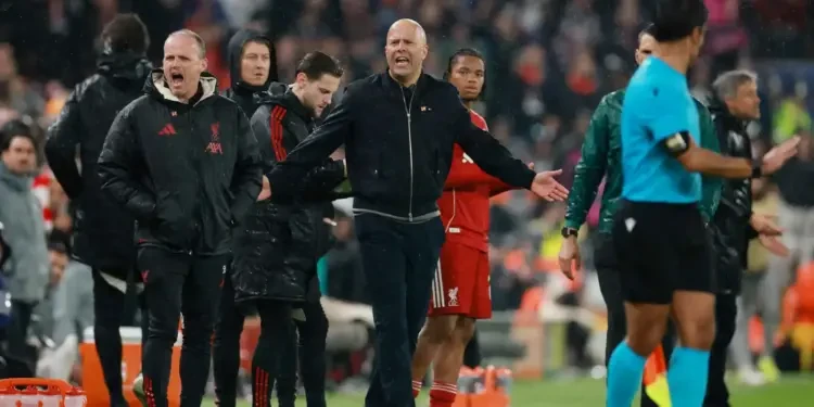 بأمر الملاك. “سلوت” قاعد على قلب جماهير ليفربول