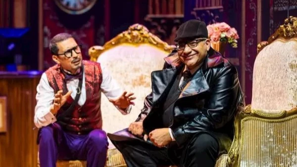 أحمد عيد يروج لكواليس مسرحية جريمة في فندق السعادة بالرياض