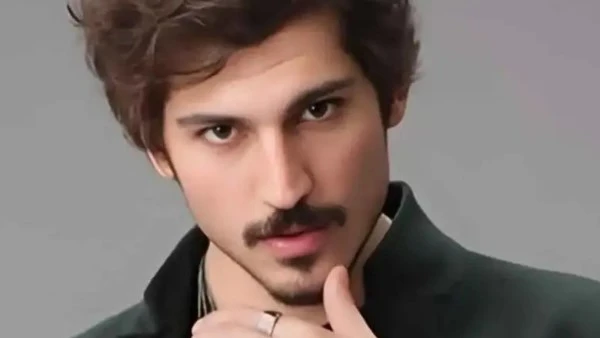 وعكة صحية مُفاجئة تُدخل النجم التركي أوكتاي تشوبوك إلى العناية المركزة وسط قلق واسع