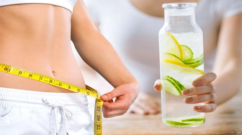 زنجبيل وكمون ونعناع بليمون. مشروبات لحرق الدهون بمكونات طبيعية