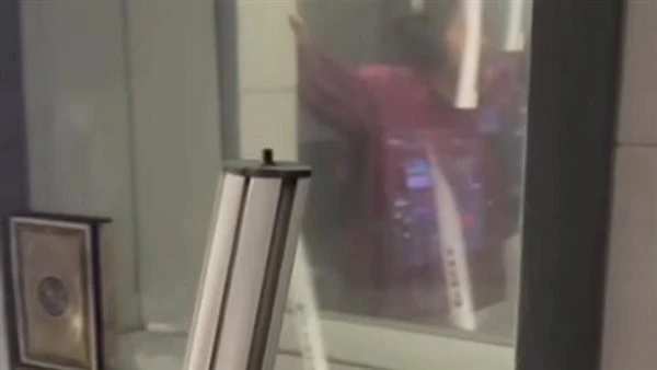 عايزة اشتكي. عزيز الشافعي يكشف عن عودة قوية لـ شيرين عبد الوهاب |فيديو