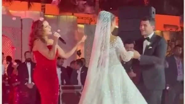 أنغام تشعل الأجواء داخل حفل زفاف ابنة المنتج محمد السعدي