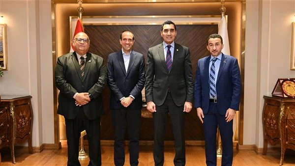 وزير الرياضة يبحث مع رئيس الاتحاد الدولي للبادل استضافة أول بطولة إفريقية للناشئين بالإسكندرية