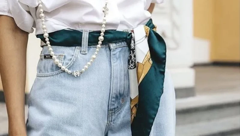 الوشاح الأنيق يعود بقوة في صيف 2026: 5 طرق سهلة لتنسيقه في المنزل (صور)