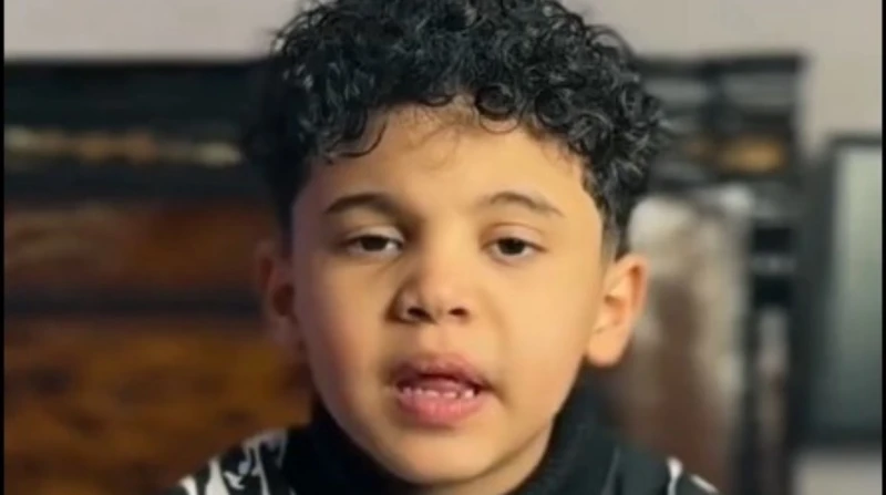 "عايز 12 مليون جنيه علشان أعيش". استغاثة طفل مصاب بضمور عضلي (فيديو)
