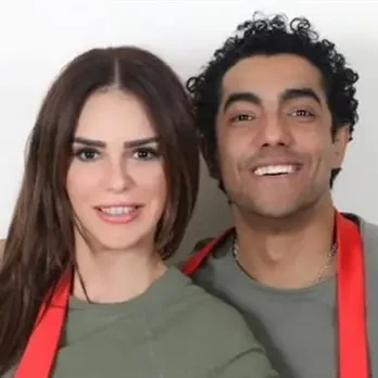 دنيا عبد العزيز تحتفل بعيد ميلاد ميدو عادل (صورة)