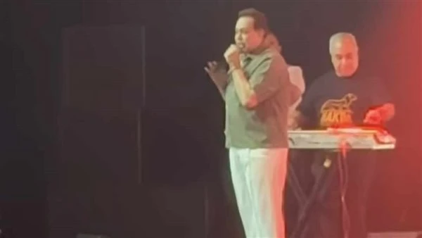 إشارة غير أخلاقية ورفض. حكيم يتعرض لهجوم كبير في حفلته باستراليا