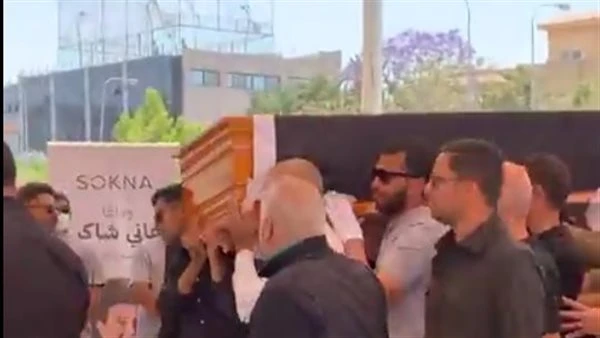 وصول جثمان الفنان هاني شاكر لـ مسجد أبو شُقة استعدادا لصلاة الجنازة| صورة