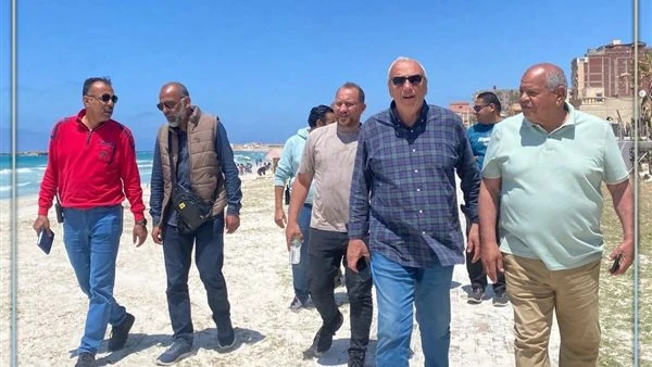 ما الذي يحدث على شواطئ الإسكندرية؟ تحركات مفاجئة قبل الصيف