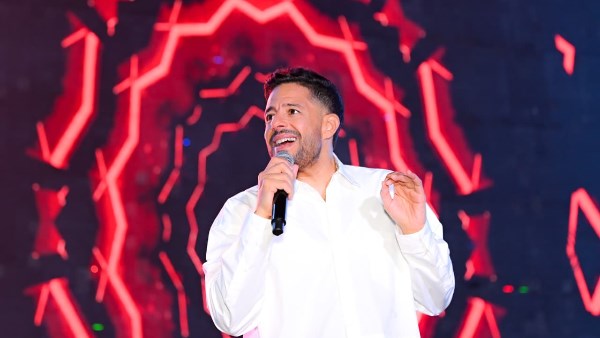 رسالة محمد حماقي يفاجئ جمهوره بحذف منشوراته على إنستجرام