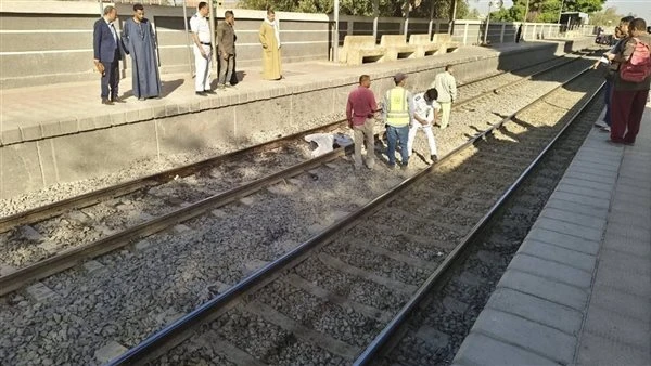 مصرع فتاة صدمها قطار أثناء عبورها مزلقان منقباد بأسيوط