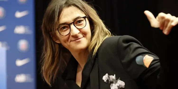 ماما فايزة تغرد منفردة. والدة مبابي تقبض أكتر من نص نجوم الريال