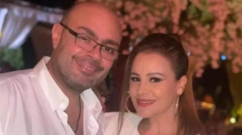 "مرت سنة وكأن الوقت وقف". كارول سماحة تنعى زوجها برسالة مؤثرة
