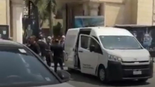 عبد الرحمن أبو زهرة جثمانه يودّع محبيه في مشهد مهيب