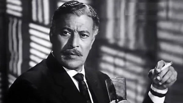 قصة من موظف بسيط إلى أسطورة السينما المصرية
