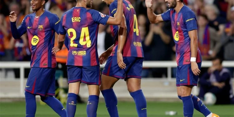 برشلونة يستهدف ملامسة لقب الدوري الإسباني أمام أوساسونا