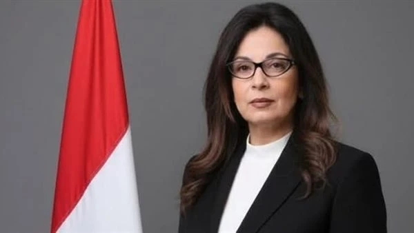 وزيرة الثقافة تهنئ العمال بعيدهم