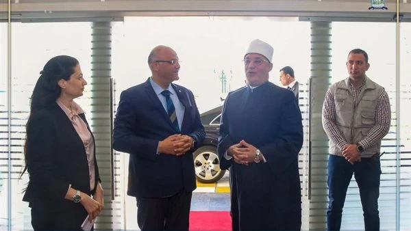 محافظ الإسكندرية ومفتي الجمهورية يبحثان توسيع التعاون وافتتاح فرع لدار الإفتاء