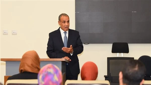 وزير الخارجية يبحث مع نظيره الروسي تعزيز العلاقات الثنائية والتطورات الإقليمية