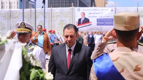 بالفاتحة وسلام الشهيد .. محافظ دمياط يحيي ذكرى انتصار 1250م