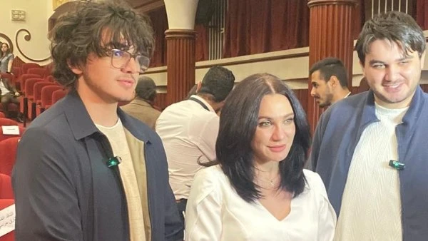 سولاف فواخرجي تتألق مع أبنائها وزوجها بمهرجان المركز الكاثوليكي للسينما