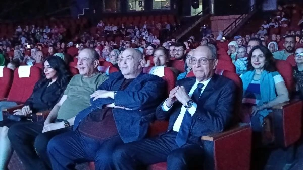 بحضور احتفالية عيد العمال كامل العدد على مسرح البالون