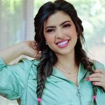 ميرنا جميل تخطف الأنظار بإطلالة جذابة في أحدث جلسة تصوير لها