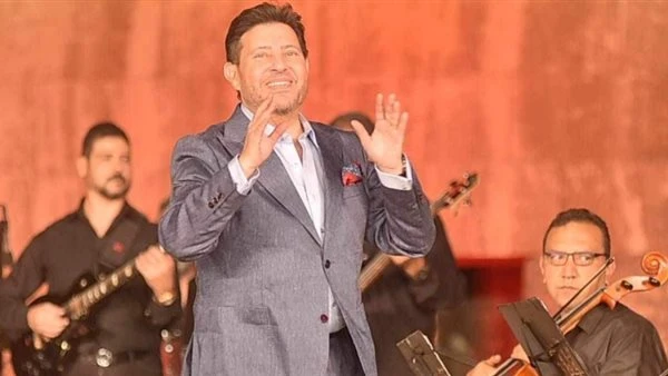 موعد وصول جثمان الفنان هاني شاكر إلى مصر