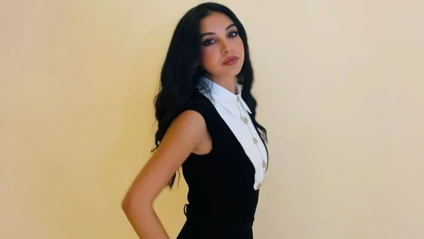 بفستان سلمى أبو ضيف تستعرض أناقتها