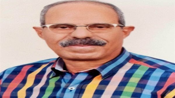 بيدور على شغل والظروف ضاقت بيه. وزيرة الثقافة تلتقي بالمترجم سمير عبدربه لحل أزمته