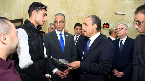 وزير الخارجية يعيد افتتاح مكتب تصديقات أحمد عرابي بالمهندسين عقب رفع كفاءته
