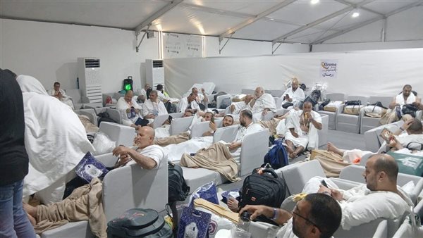 نجاح تصعيد حجاج نقابة الصحفيين إلى عرفات.. «الحج والعمرة»: متابعة مستمرة لتذليل أي عقبات
