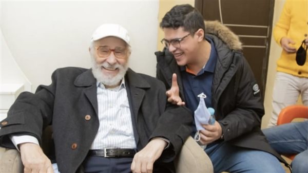 دعاء مؤثر ورسالة حب. حفيد عبد الرحمن أبو زهرة يكشف كواليس علاقته بجده